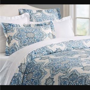 Pottery Barn Britt Medallion Cal King/King duvet + 3 Blue + 3 Yellow Euro Shams